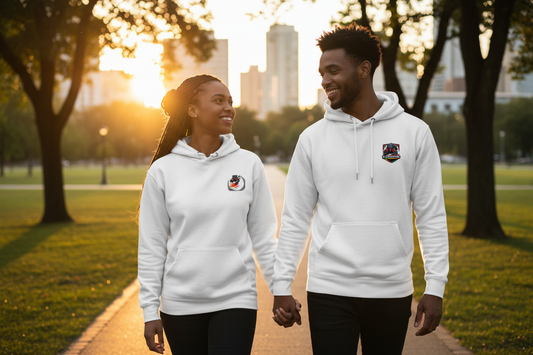 Couple portant les sweats à capuche PL blanc - Style unisexe